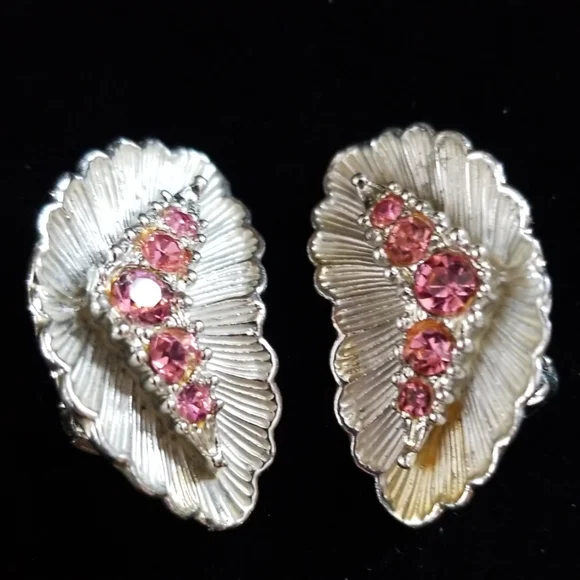 Vintage Mid Century 1950s Pink Rhinestone Silver Tone Clip Earrings - Picture 8 of 10
